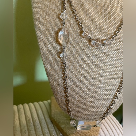 Elegant Silver Necklace and Hoop Earring Set - Picture 3 of 8